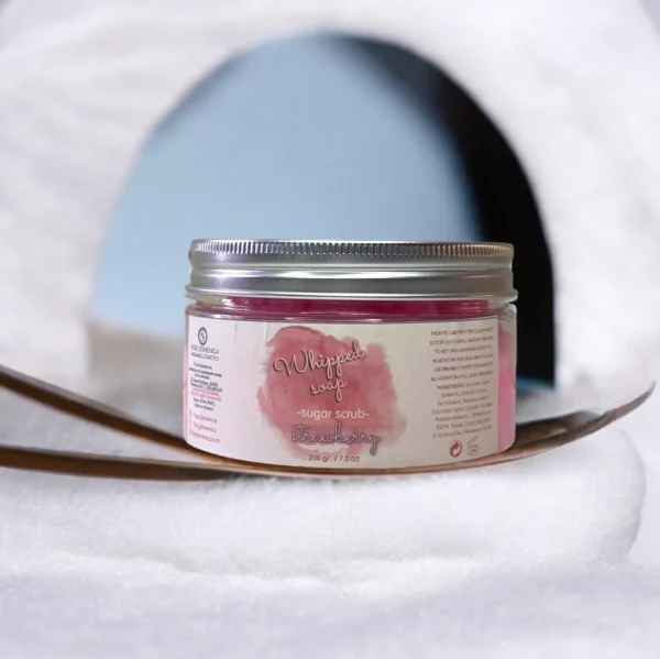 Whipped sugar scrub Strawberry, πίλινγκ σώματος με ζάχαρη.